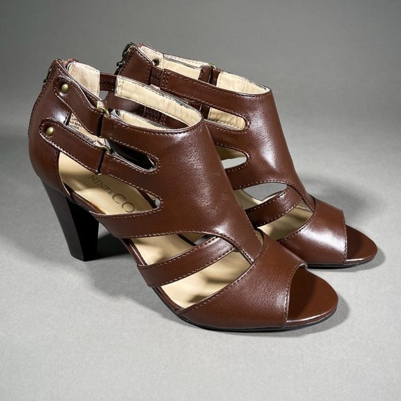 NWT Nine & Co. Brown Heels With Two Straps And Zipper Closure In Back Size 6M - Picture 1 of 13